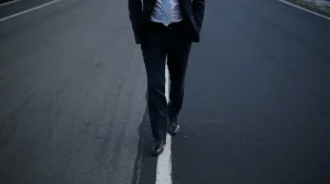 IMAGE OF MAN DOING FIELD-SOBRIETY-TESTS